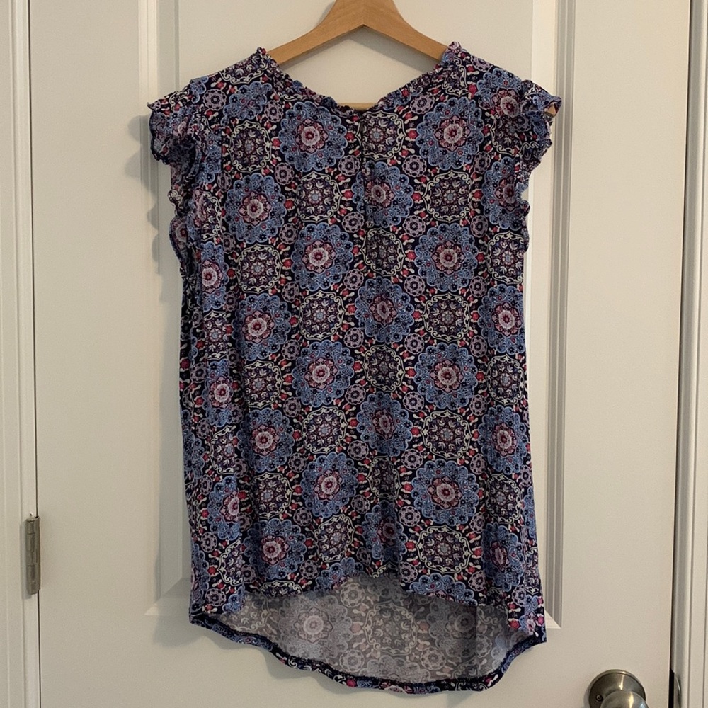 LOFT ruffle sleeve medallion print top high low hem size L